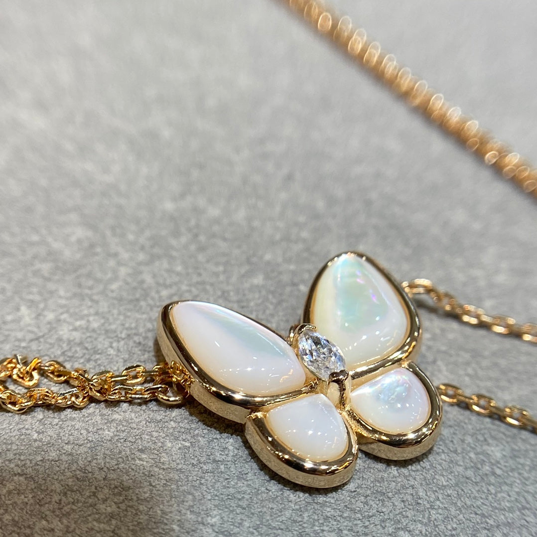 ˇGilded EraˇBUTTERFLY MOP DIAMOND NECKLACE