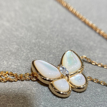 ˇGilded EraˇBUTTERFLY MOP DIAMOND NECKLACE