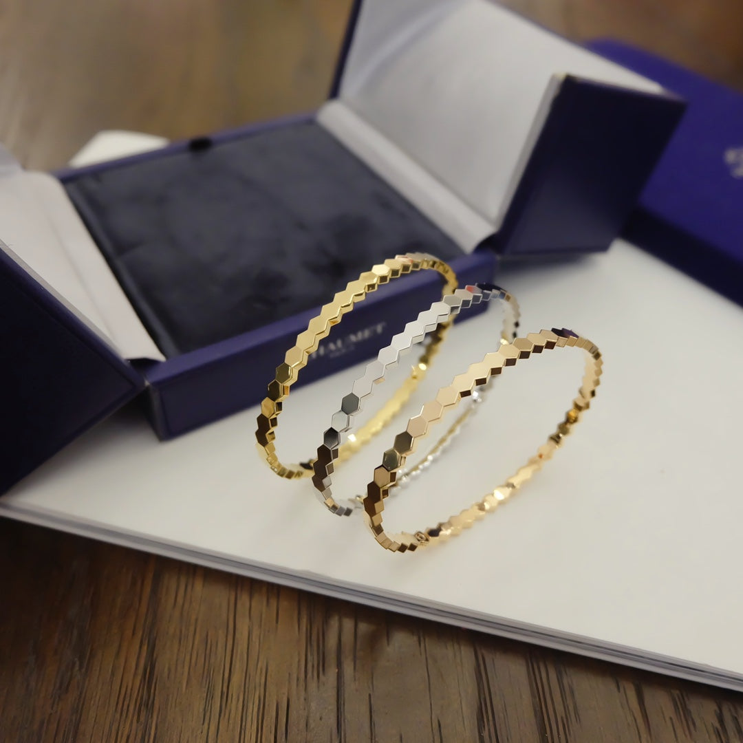 ˇGilded EraˇBEE LOVE BRACELET