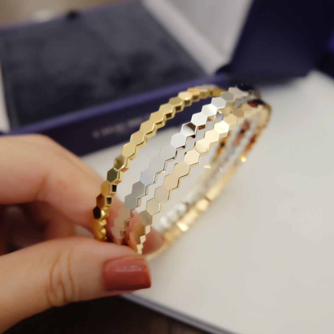 ˇGilded EraˇBEE LOVE BRACELET