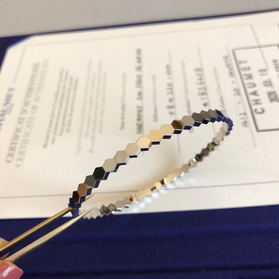 ˇGilded EraˇBEE LOVE BRACELET