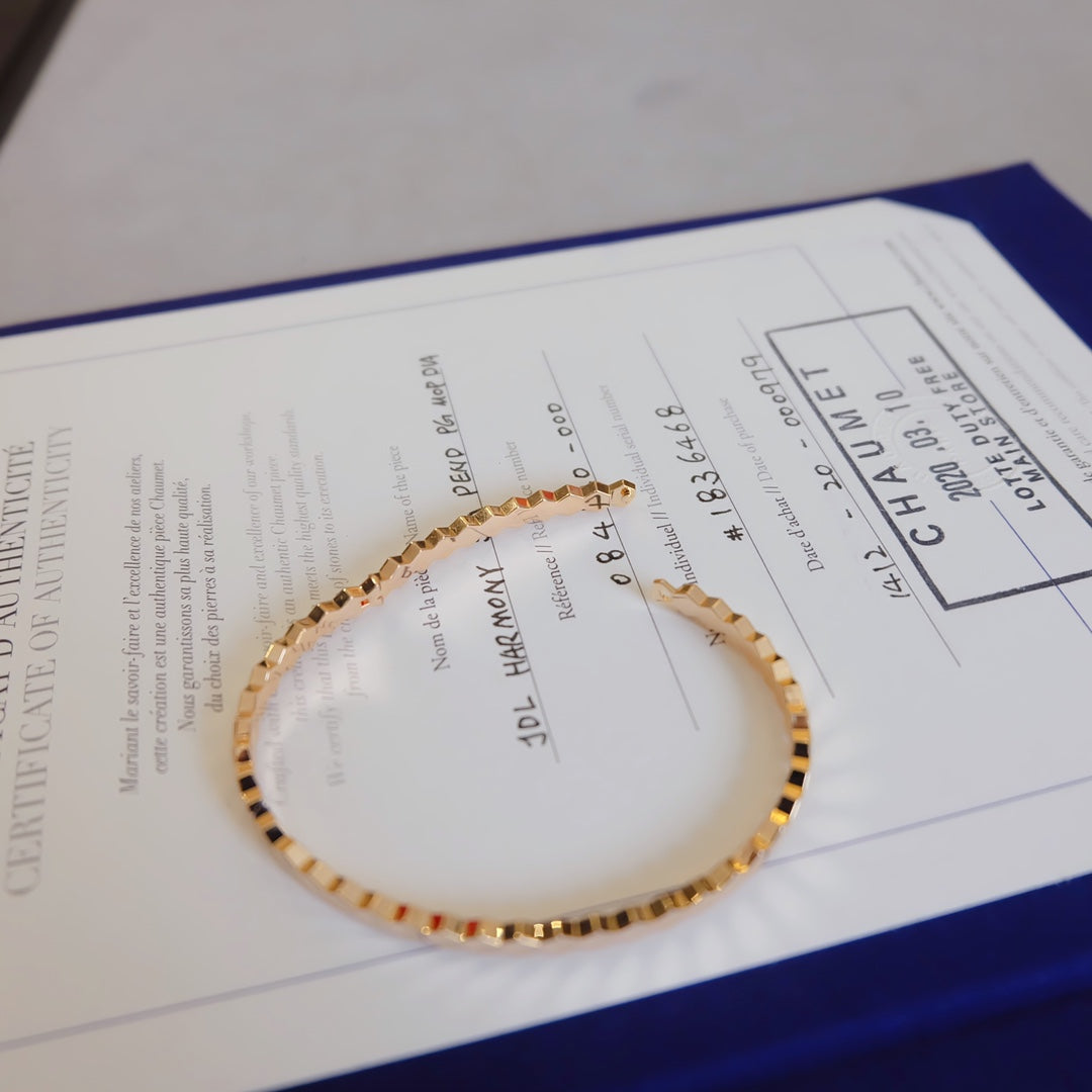 ˇGilded EraˇBEE LOVE BRACELET