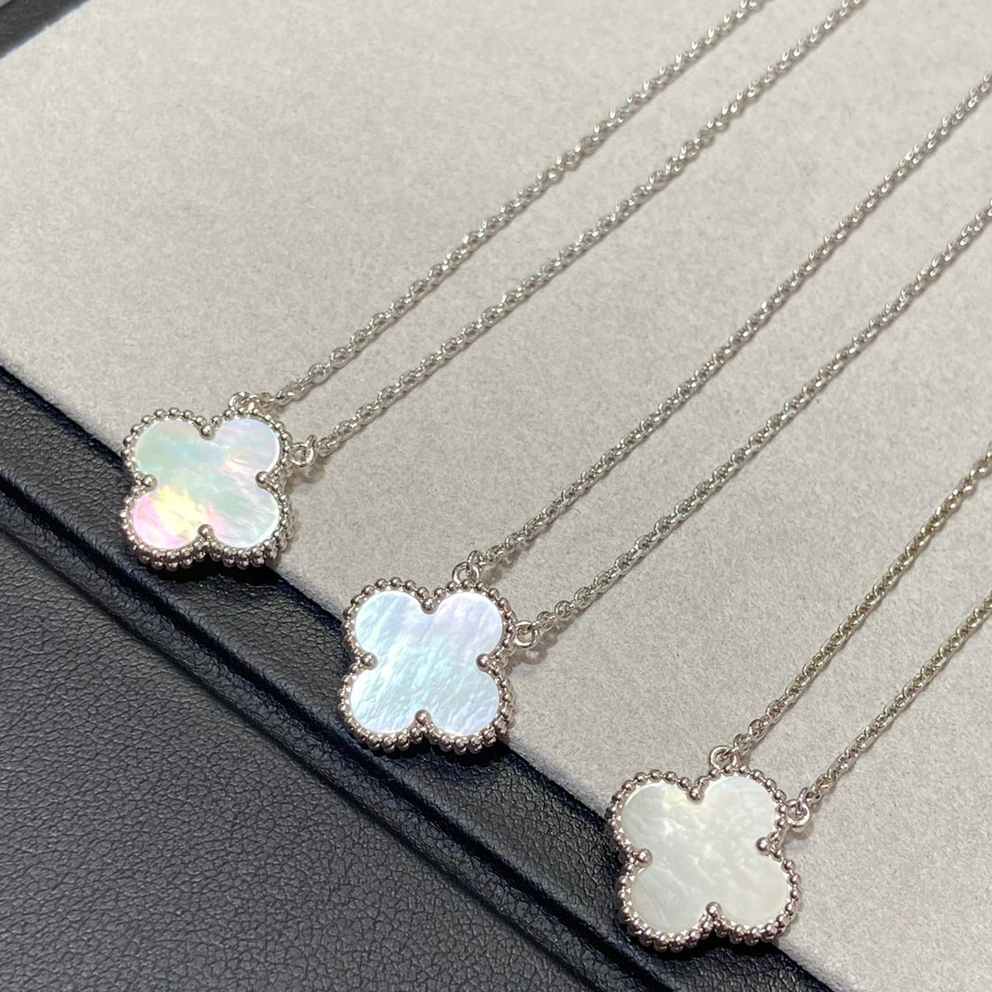 ˇGilded EraˇCLOVER 15MM MEDIUM WHITE MOP NECKLACE