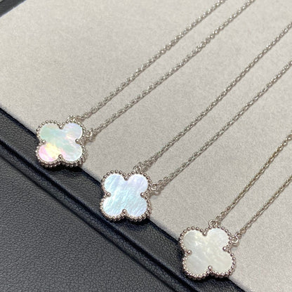 ˇGilded EraˇCLOVER 15MM MEDIUM WHITE MOP NECKLACE