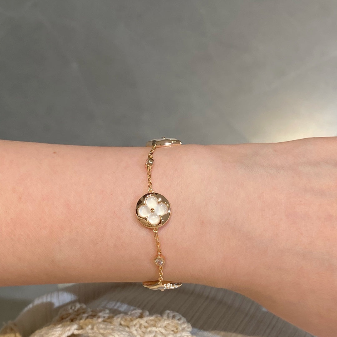 ˇGilded EraˇSTAR AND SUN 4 MOTIF WHITE MOP PINK GOLD BRACELET
