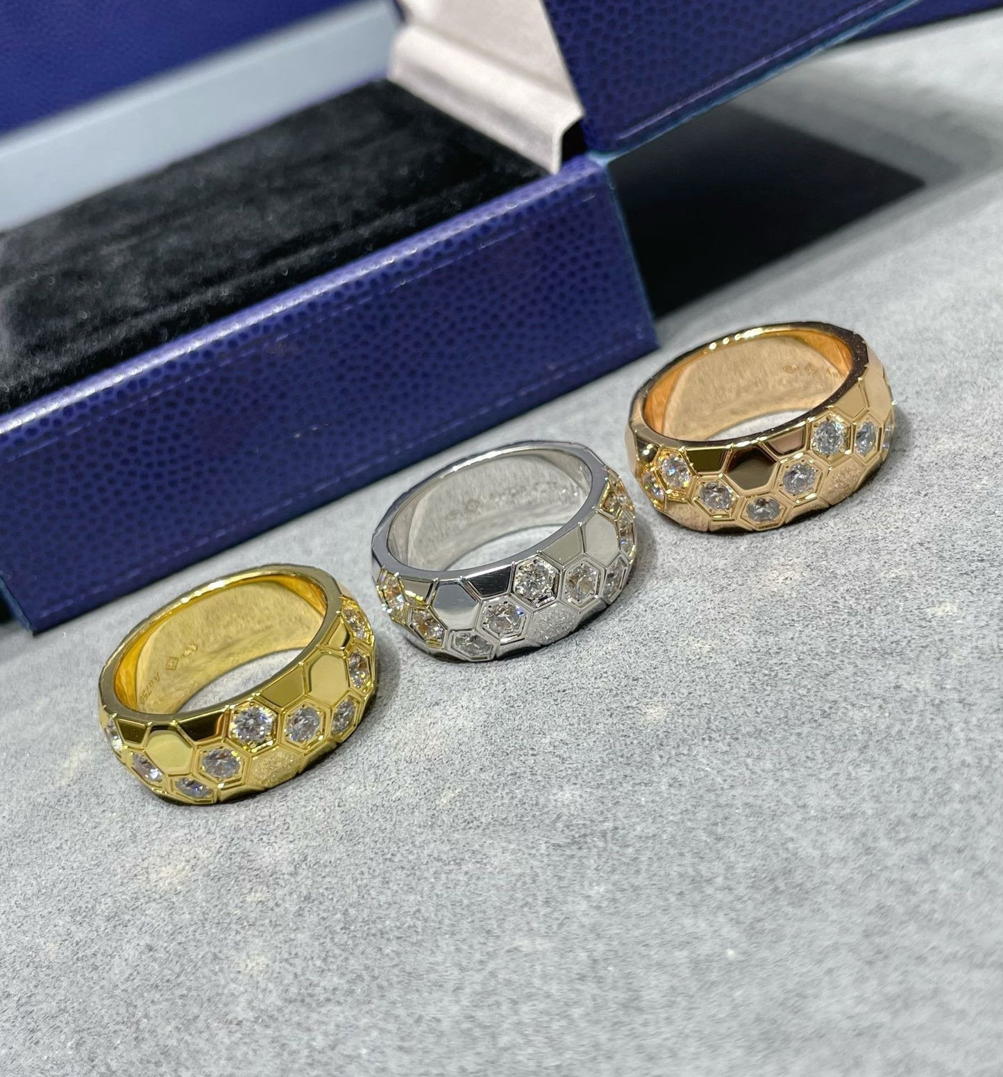 ˇGilded EraˇBEE LOVE DIAMOND LARGE RING