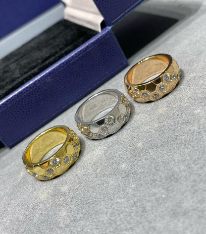 ˇGilded EraˇBEE LOVE DIAMOND LARGE RING