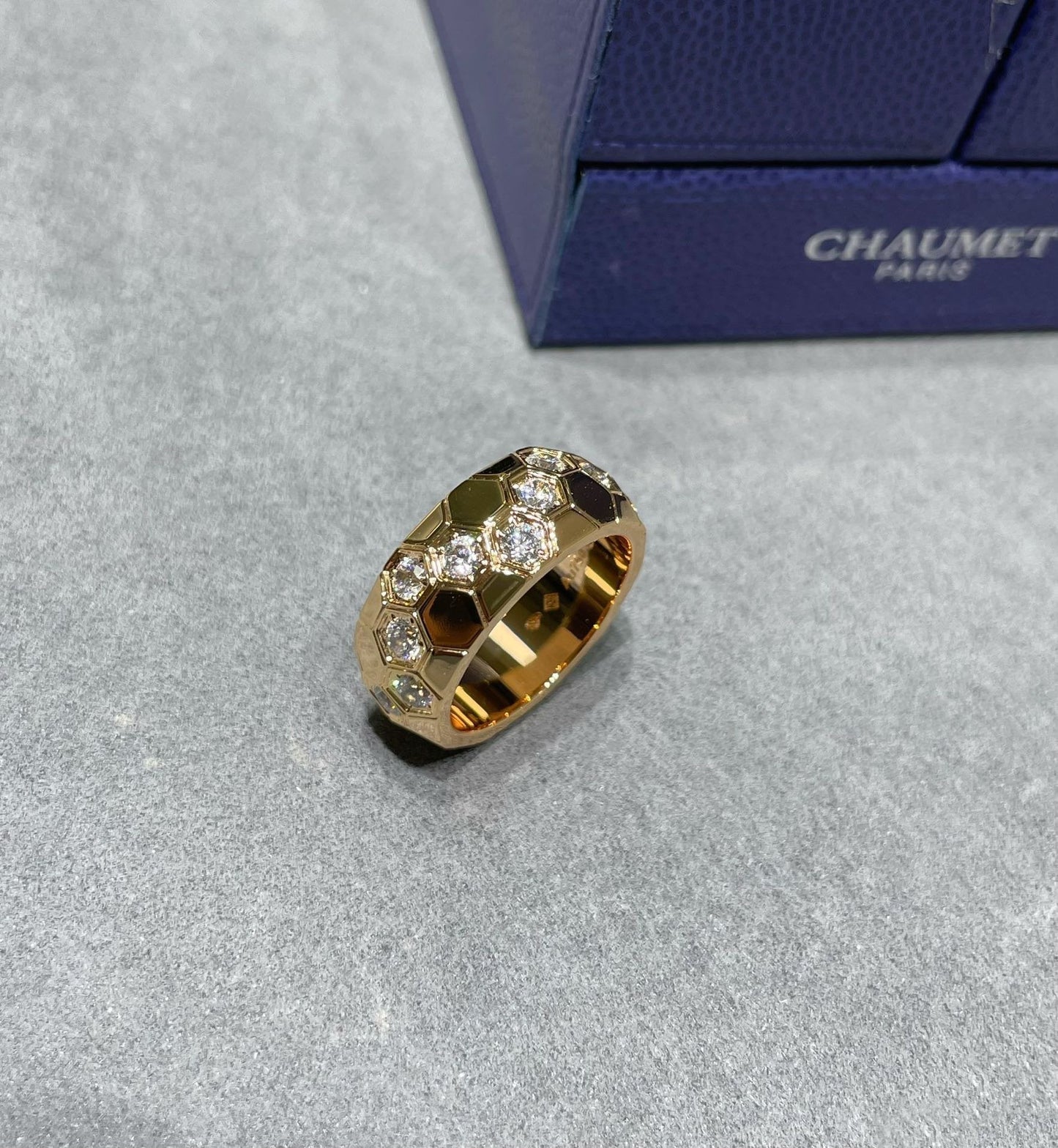ˇGilded EraˇBEE LOVE DIAMOND LARGE RING
