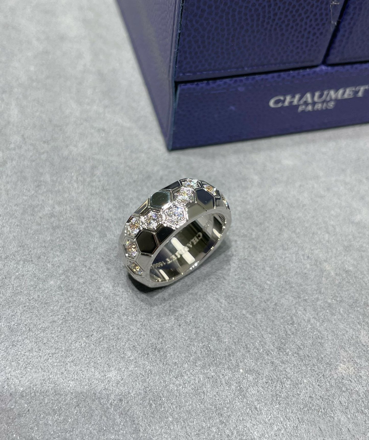 ˇGilded EraˇBEE LOVE DIAMOND LARGE RING