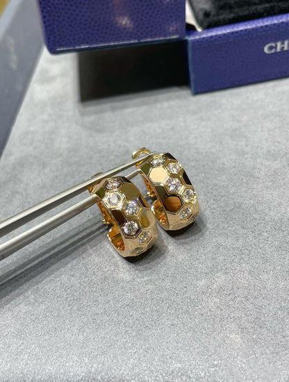 ˇGilded EraˇBEE LOVE DIAMOND HOOP EARRINGS