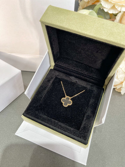 ˇGilded EraˇCLOVER ROCK CRYSTAL ROSE GOLD NECKLACE