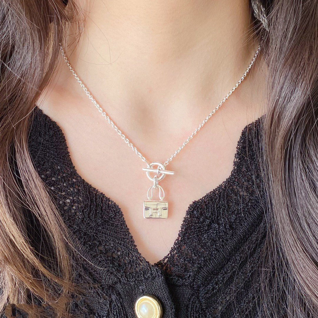 ˇGilded EraˇCONSTANCE PEDANT SILVER NECKLACE