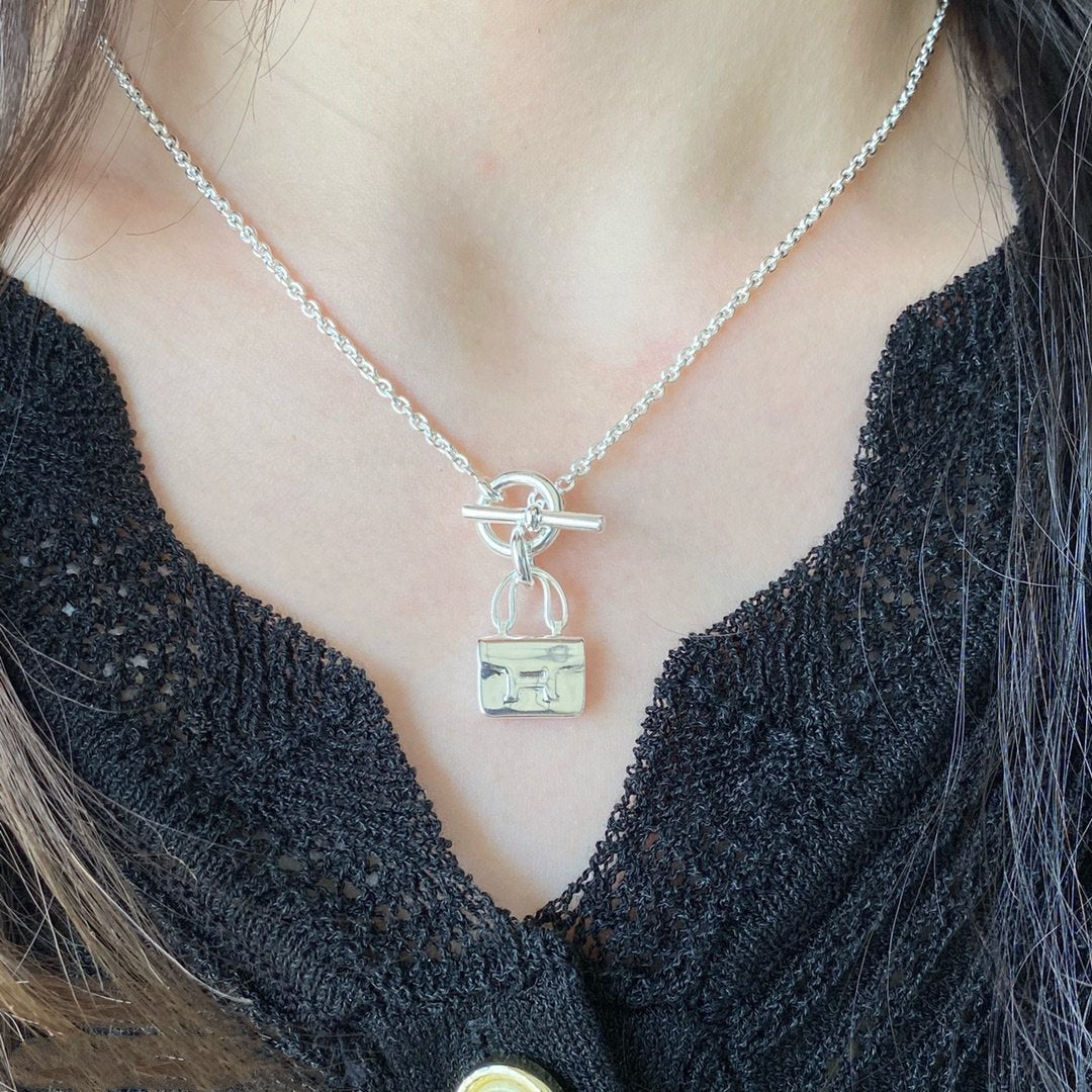 ˇGilded EraˇCONSTANCE PEDANT SILVER NECKLACE