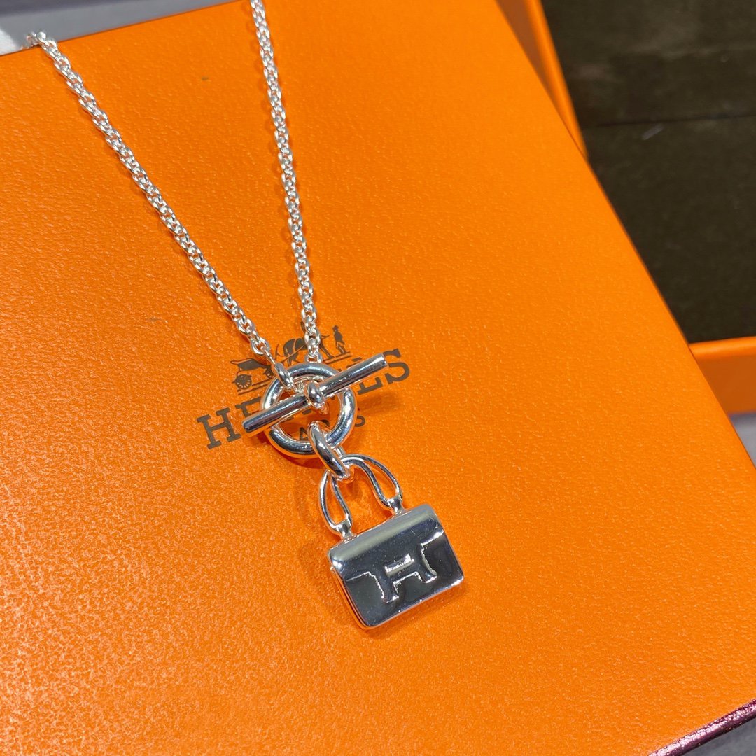 ˇGilded EraˇCONSTANCE PEDANT SILVER NECKLACE