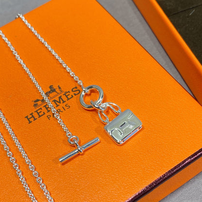 ˇGilded EraˇCONSTANCE PEDANT SILVER NECKLACE