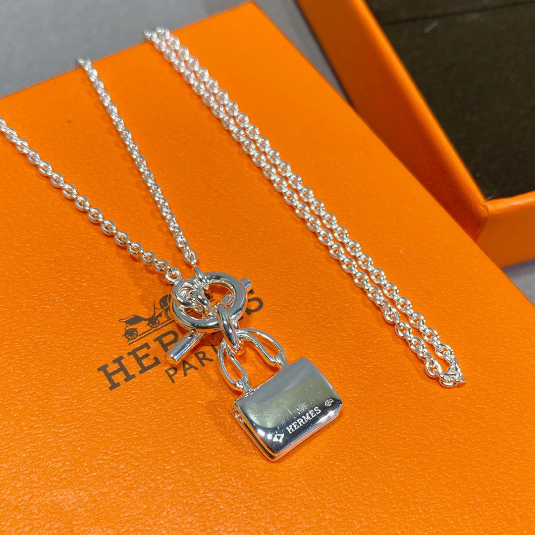 ˇGilded EraˇCONSTANCE PEDANT SILVER NECKLACE