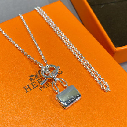 ˇGilded EraˇCONSTANCE PEDANT SILVER NECKLACE