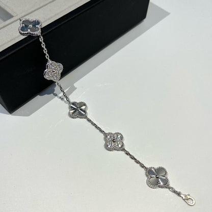 ˇGilded EraˇCLOVER 5 MOTIF SILVER DIAMOND BRACELET
