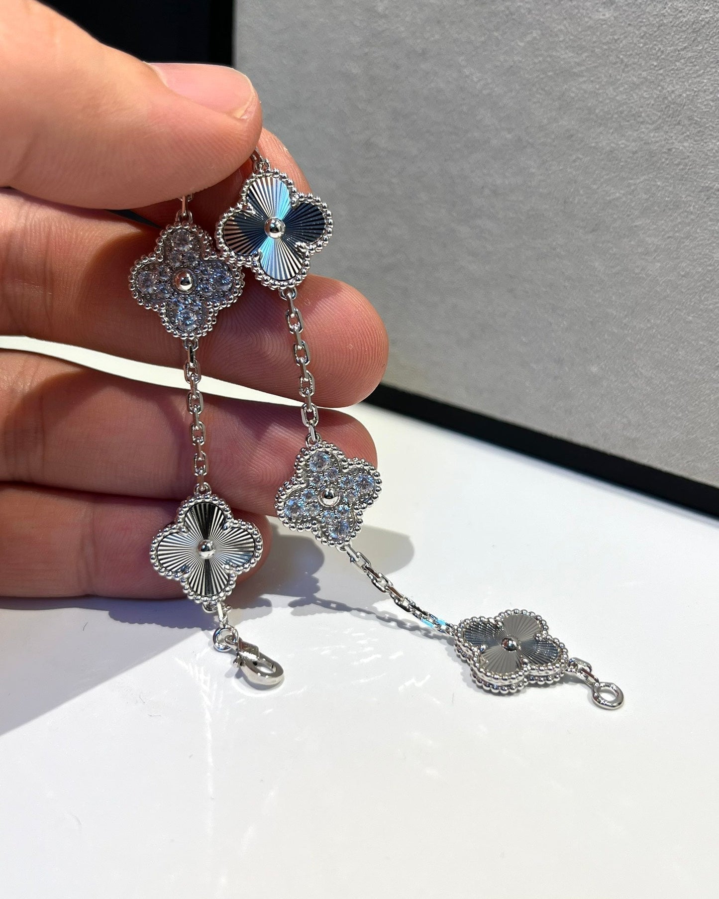 ˇGilded EraˇCLOVER 5 MOTIF SILVER DIAMOND BRACELET