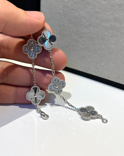 ˇGilded EraˇCLOVER 5 MOTIF SILVER DIAMOND BRACELET