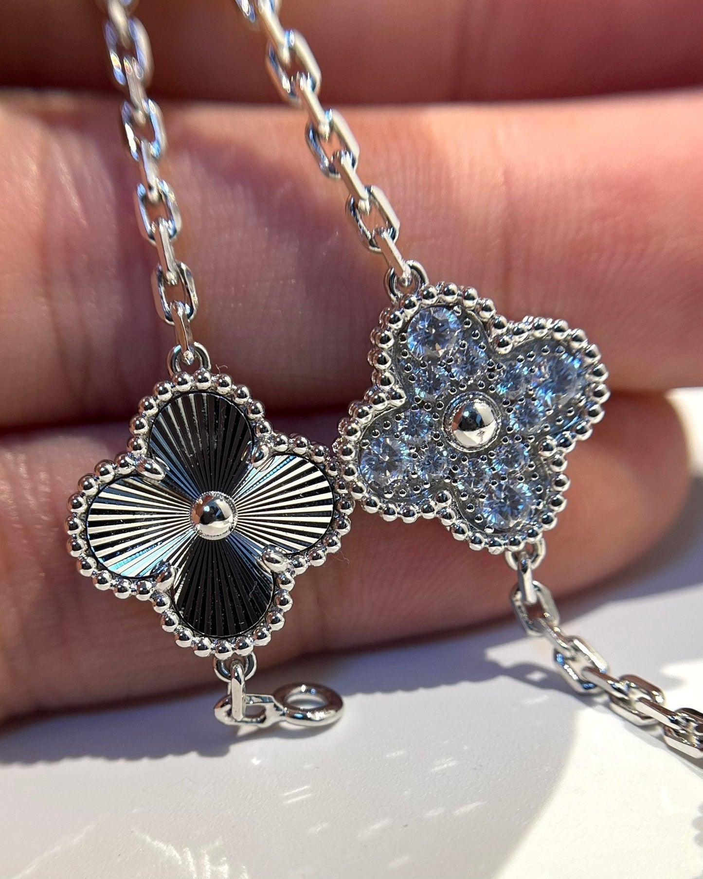 ˇGilded EraˇCLOVER 5 MOTIF SILVER DIAMOND BRACELET