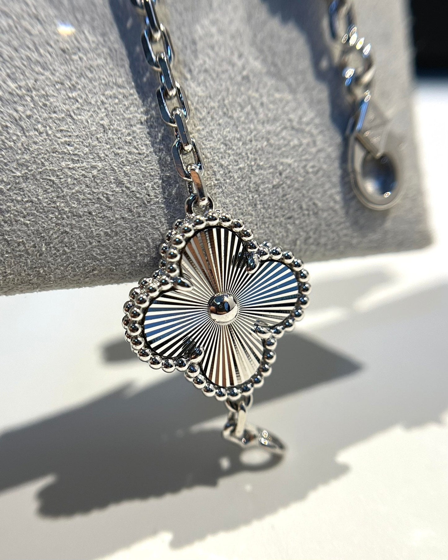 ˇGilded EraˇCLOVER 5 MOTIF SILVER DIAMOND BRACELET
