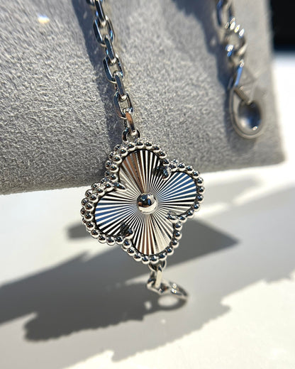 ˇGilded EraˇCLOVER 5 MOTIF SILVER DIAMOND BRACELET