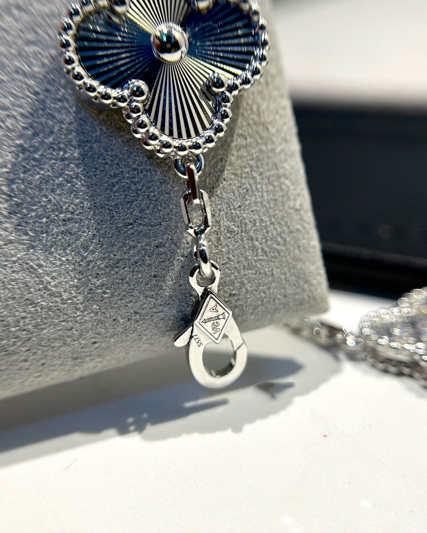 ˇGilded EraˇCLOVER 5 MOTIF SILVER DIAMOND BRACELET