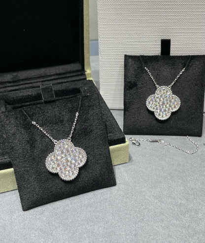 ˇGilded EraˇCLOVER 25MM LARGE PENDANT DIAMOND PAVED SILVER NECKLACE