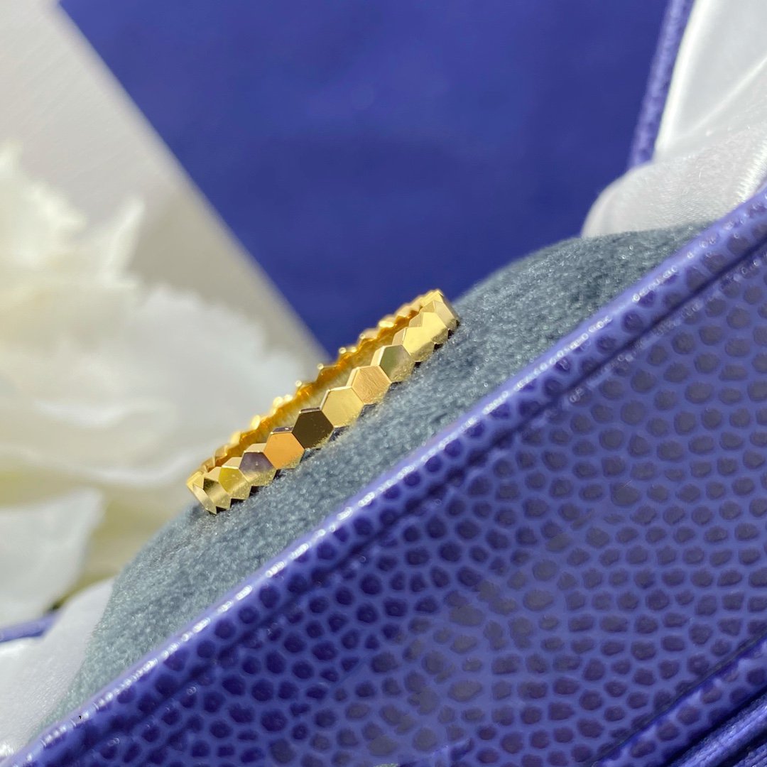ˇGilded EraˇBEE LOVE SMALL RING