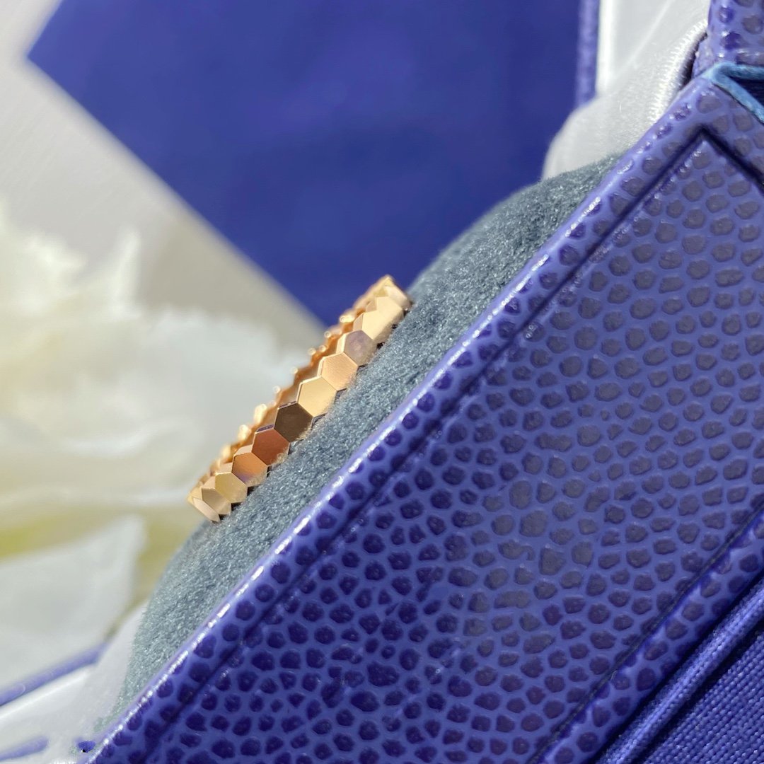 ˇGilded EraˇBEE LOVE SMALL RING