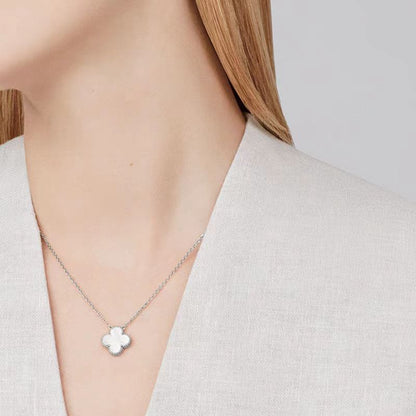 ˇGilded EraˇCLOVER 15MM MEDIUM WHITE MOP NECKLACE