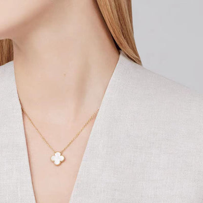 ˇGilded EraˇCLOVER 15MM MEDIUM WHITE MOP NECKLACE