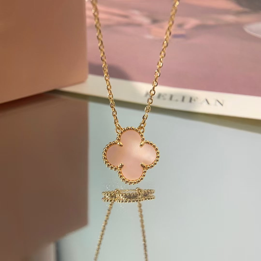 ˇGilded EraˇCLOVER 15MM PINK MOTHER-OF-PEARL SINGLE FLOWER NECKLACE