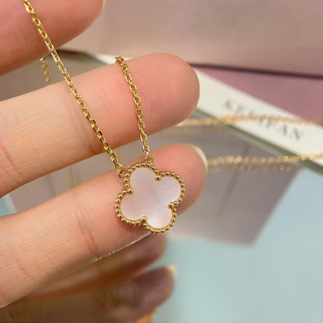 ˇGilded EraˇCLOVER 15MM PINK MOTHER-OF-PEARL SINGLE FLOWER NECKLACE
