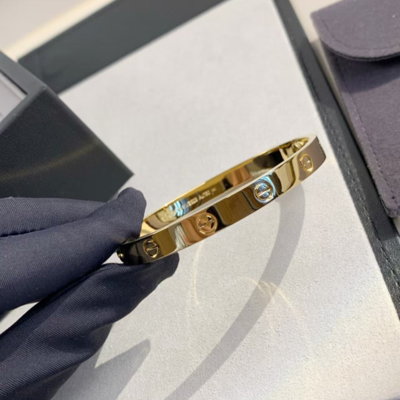 ˇGilded EraˇLOVE BRACELET 6.1MM