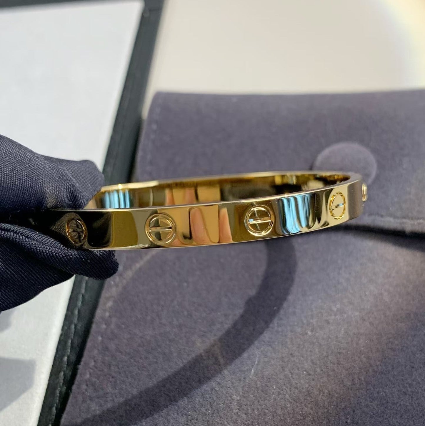 ˇGilded EraˇLOVE BRACELET 6.1MM