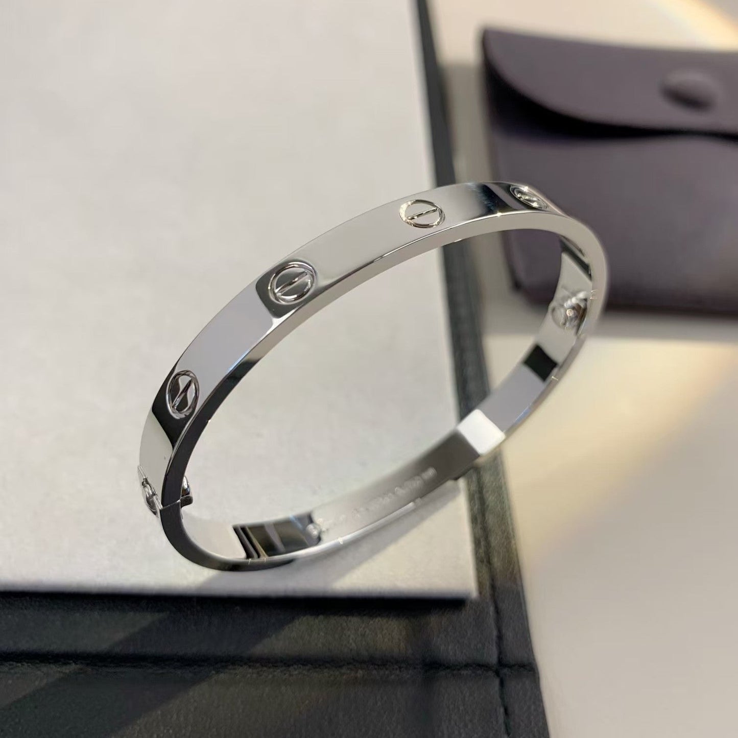 ˇGilded EraˇLOVE BRACELET 6.1MM