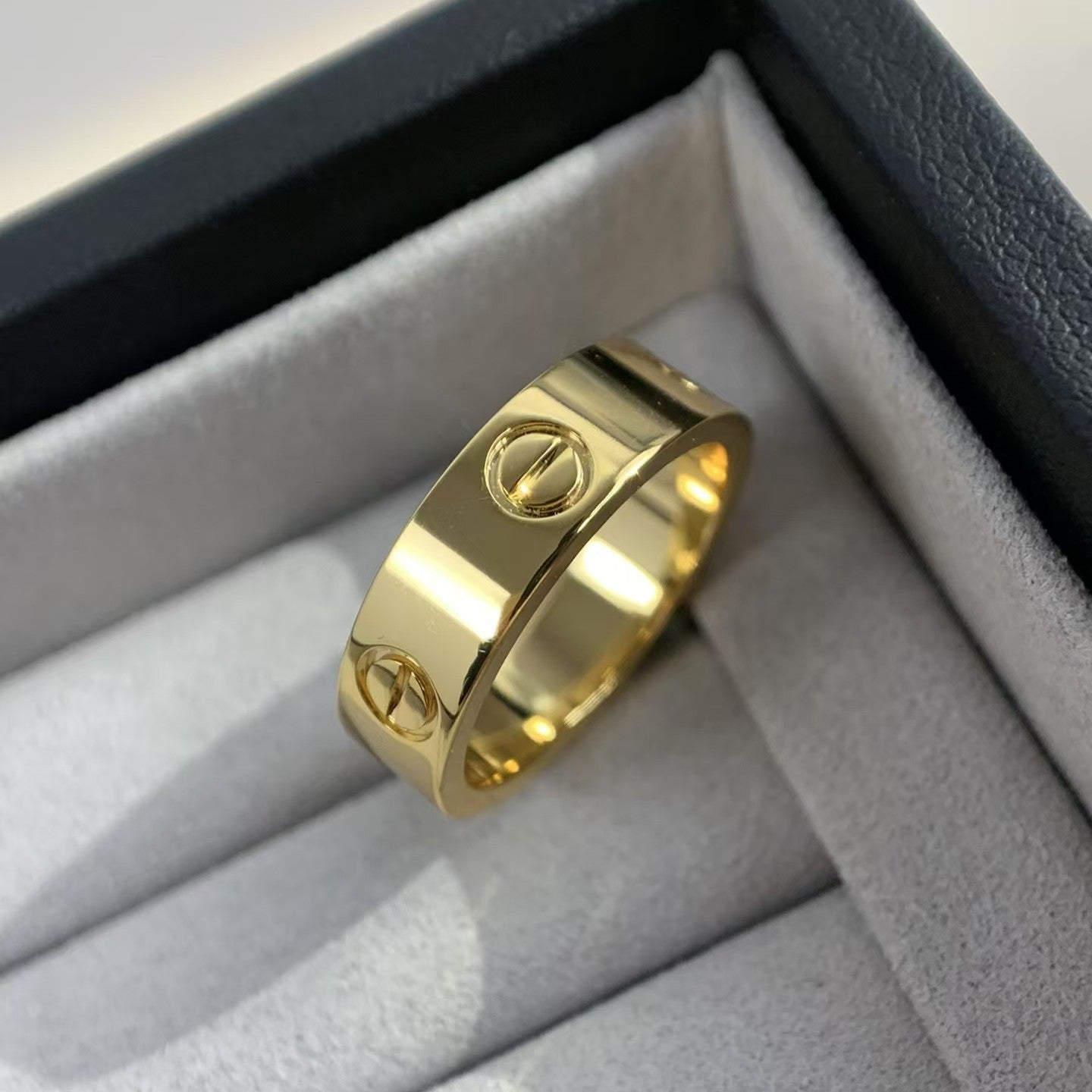 ˇGilded EraˇLOVE RING 5.5MM NO DIAMOND