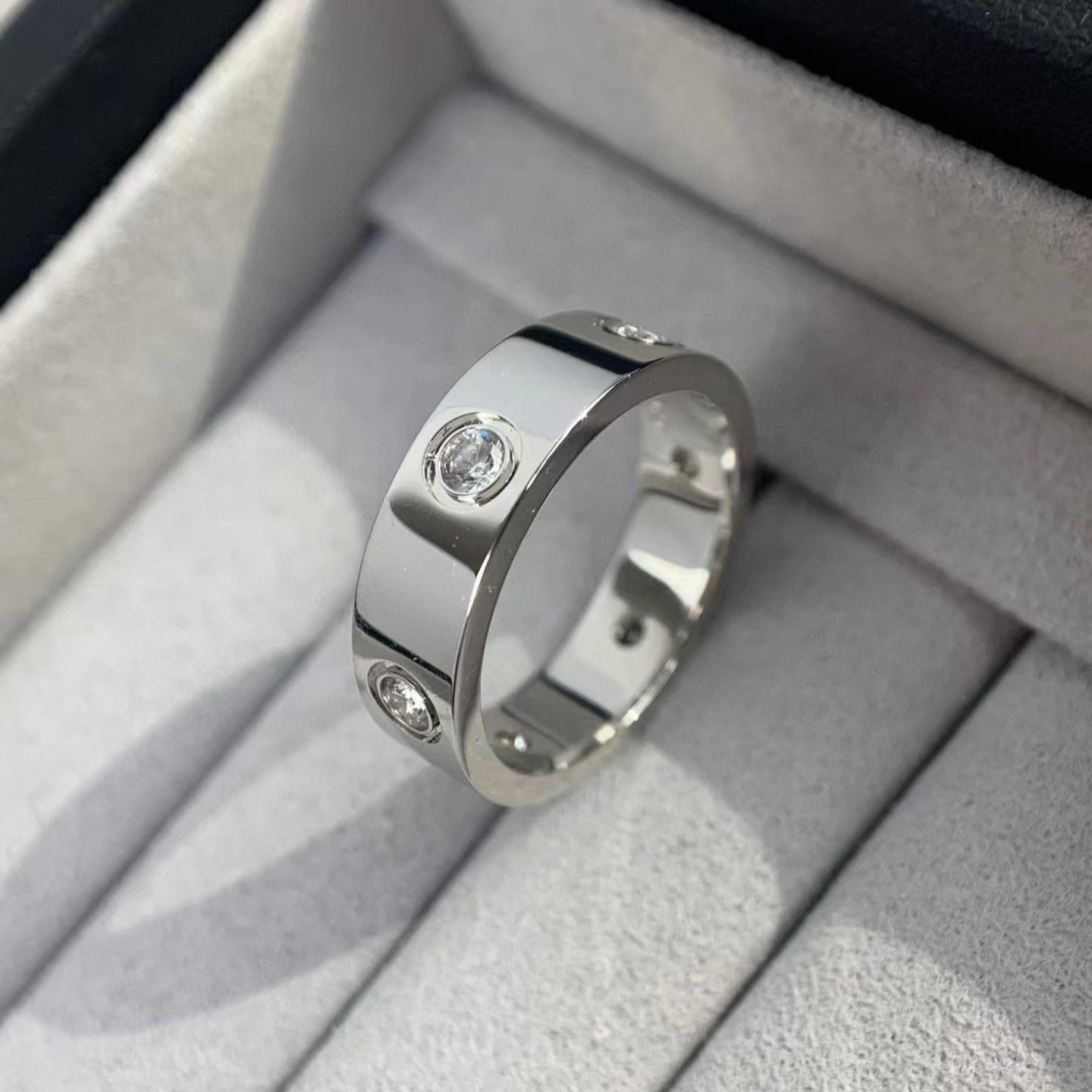 ˇGilded EraˇLOVE RING 5.5MM 6 DIAMONDS SILVER