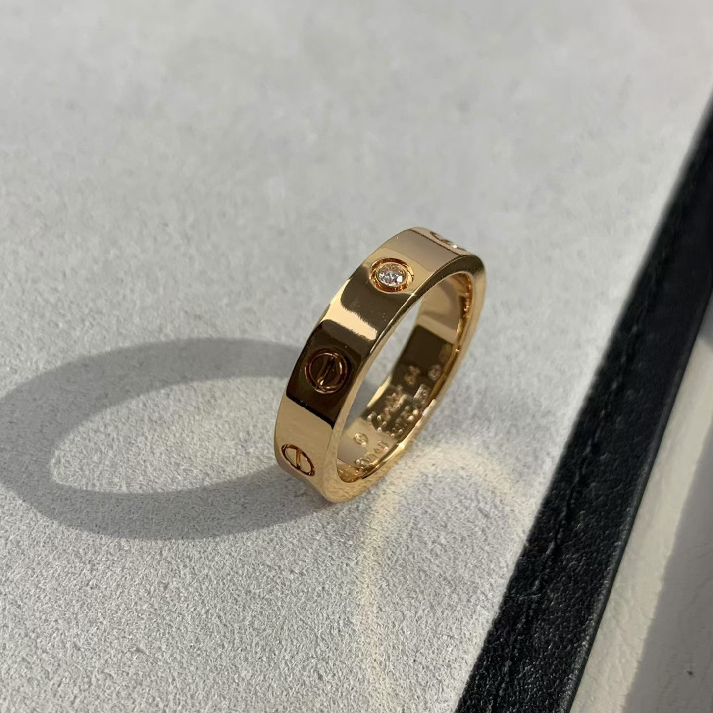 ˇGilded EraˇLOVE RING 4MM 1 DIAMOND PINK GOLD