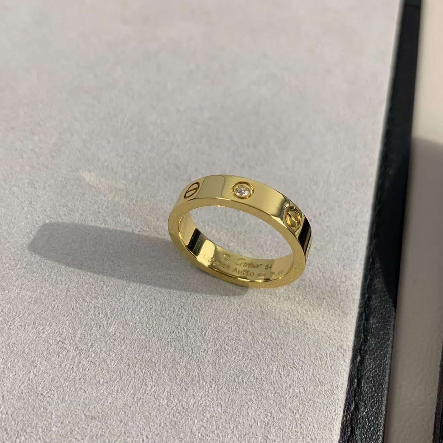 ˇGilded EraˇLOVE RING 4MM 1 DIAMOND GOLD