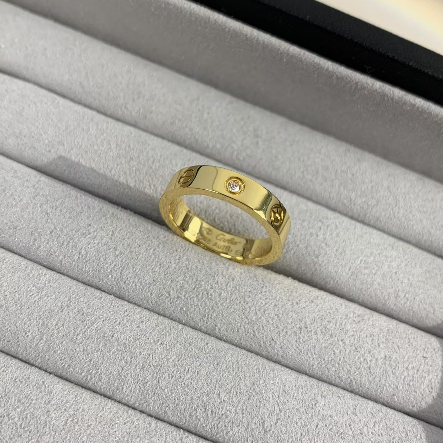 ˇGilded EraˇLOVE RING 4MM 1 DIAMOND GOLD