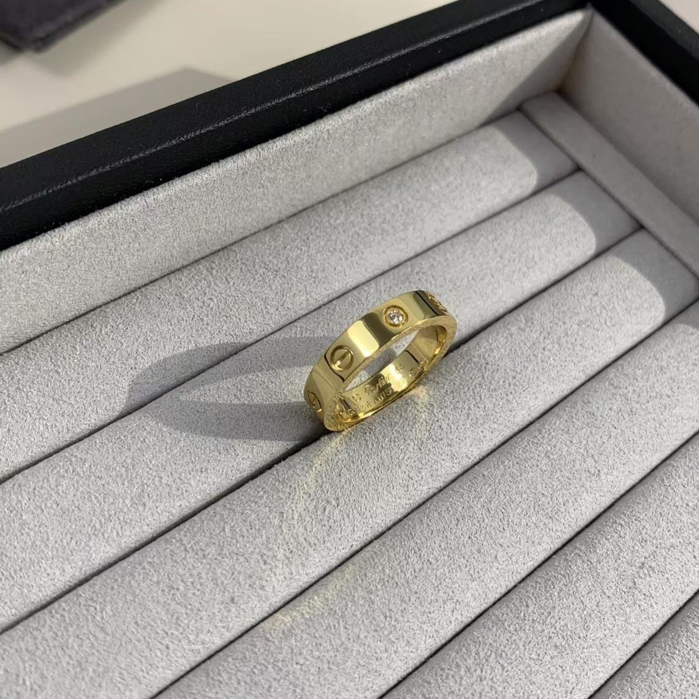 ˇGilded EraˇLOVE RING 4MM 1 DIAMOND GOLD