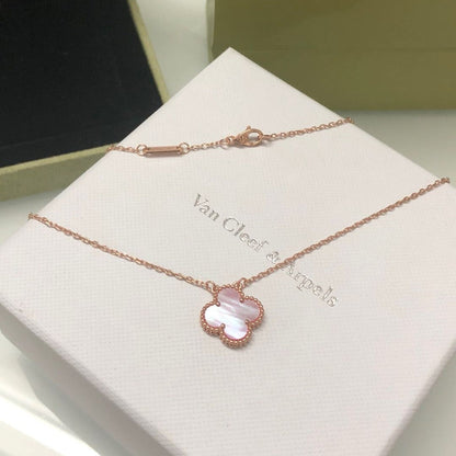ˇGilded EraˇCLOVER 15MM PINK MOTHER-OF-PEARL SINGLE FLOWER NECKLACE