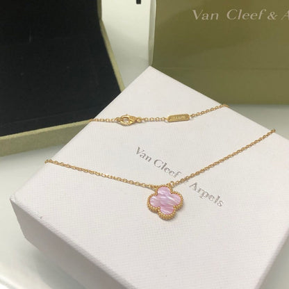ˇGilded EraˇCLOVER 15MM PINK MOTHER-OF-PEARL SINGLE FLOWER NECKLACE