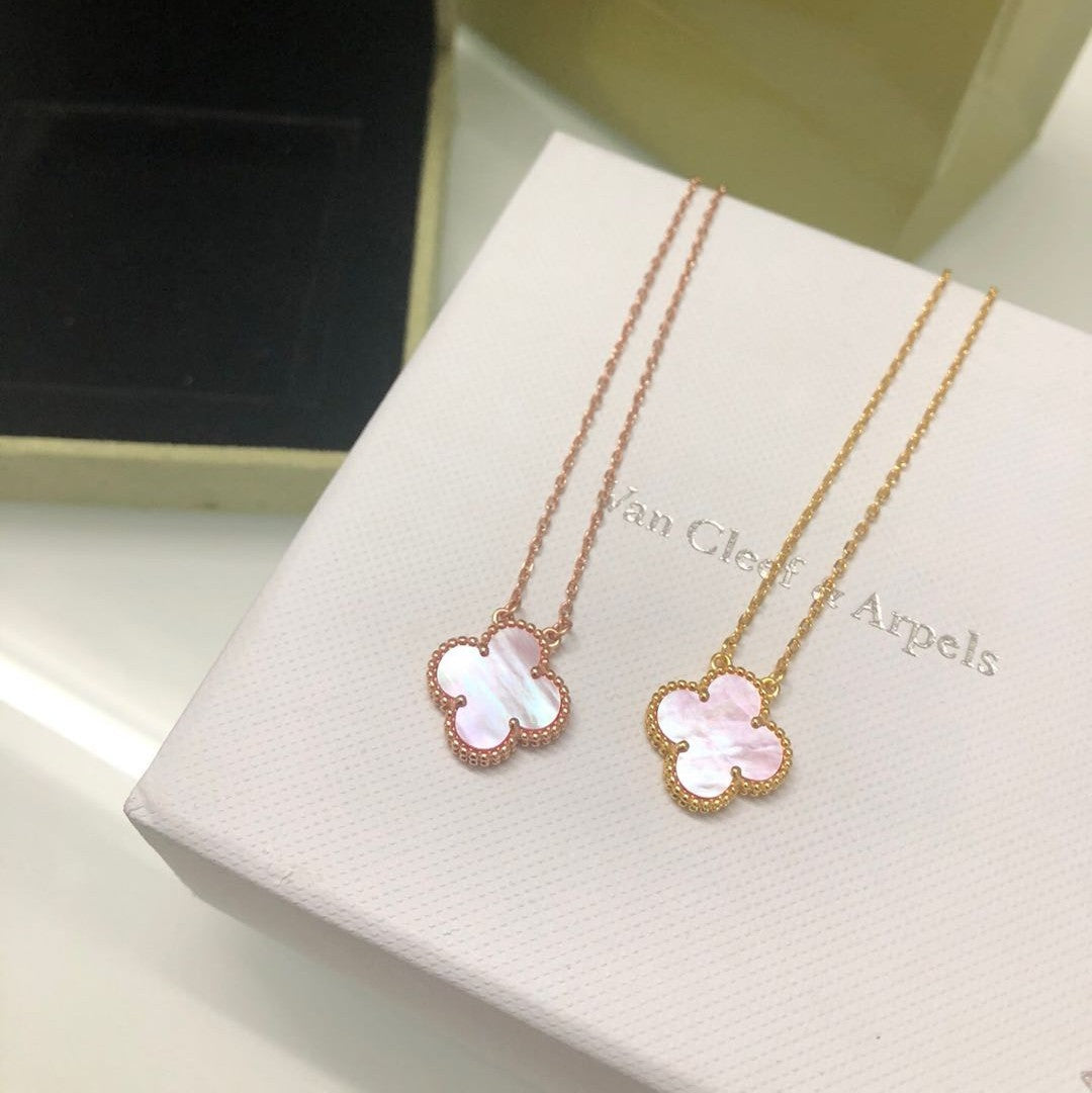 ˇGilded EraˇCLOVER 15MM PINK MOTHER-OF-PEARL SINGLE FLOWER NECKLACE