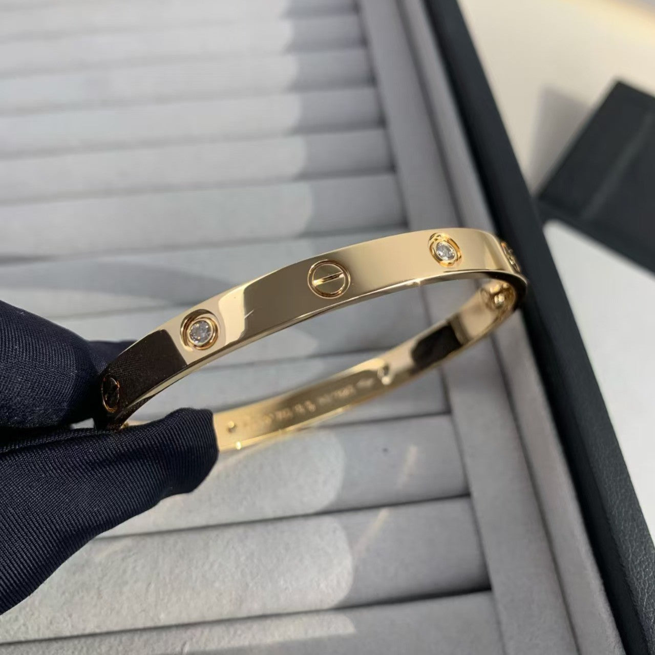 ˇGilded EraˇLOVE BRACELET 6.1MM 4 DIAMONDS