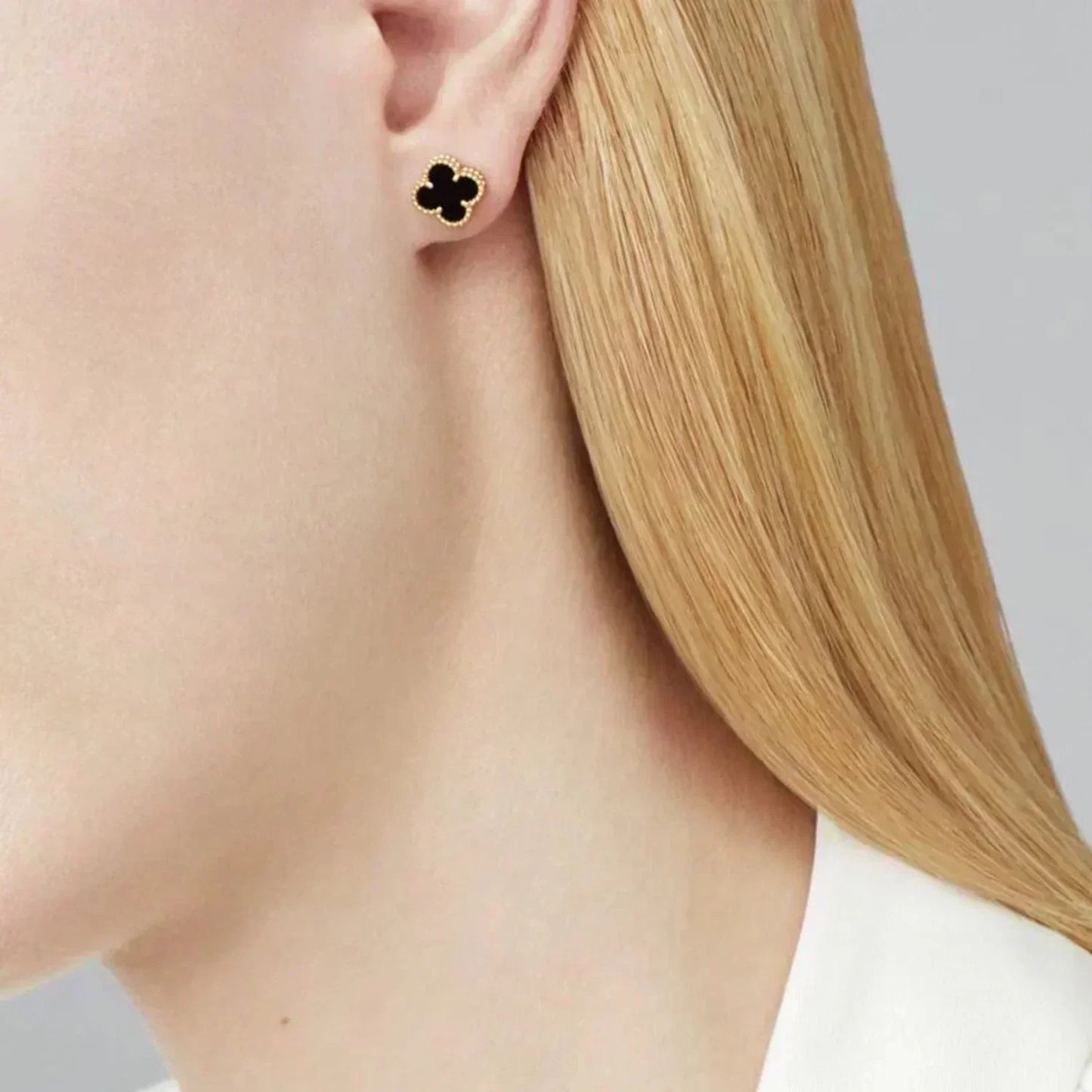 ˇGilded EraˇCLOVER MINI 9.5MM BLACK MOP EARRINGS