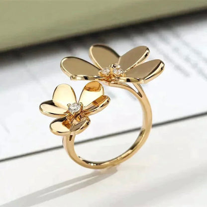 ˇGilded EraˇCLOVER COMOS GOLD DIAMOND RING